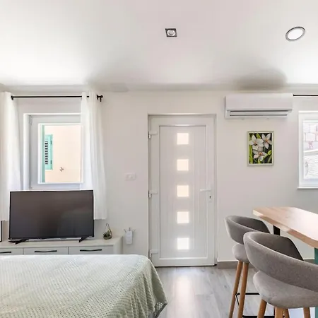 Sweet&cozy Studio With Patio Appartement Split
